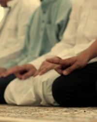 Dưới Trăng Lưỡi Liềm Dưới Trăng Lưỡi Liềm