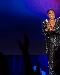 Sommore: Đèn Chùm Rực Sáng